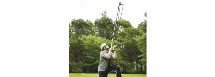 perche téléscopique avec catapulte élastique pour lancer avec précision les petits sac jusqu'à 35 m de haut.